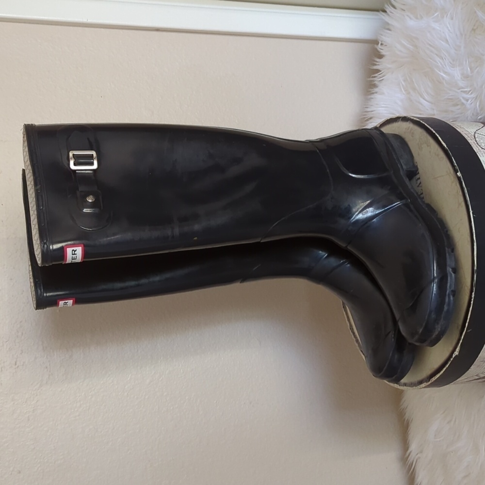 - Hunter Original Black Glossy Outdoor Rain Boots. - Picture 2 of 9